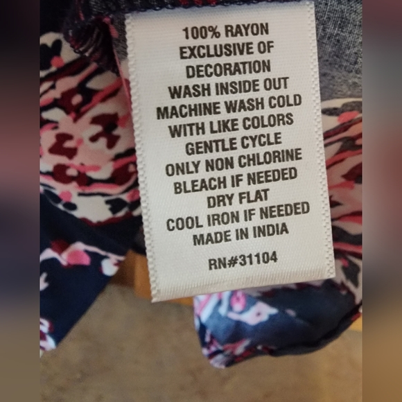 NEW Crown & Ivy Navy Paisley Print Top Size 1X (14/16) - Picture 3 of 11